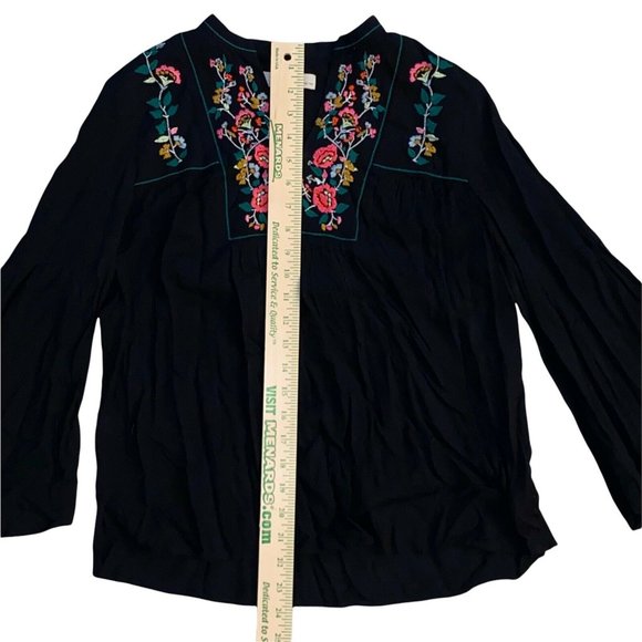 Ann Taylor Loft Floral Embroidered Bell Sleeve V-Neck Blouse Size Small Petite - Picture 3 of 8